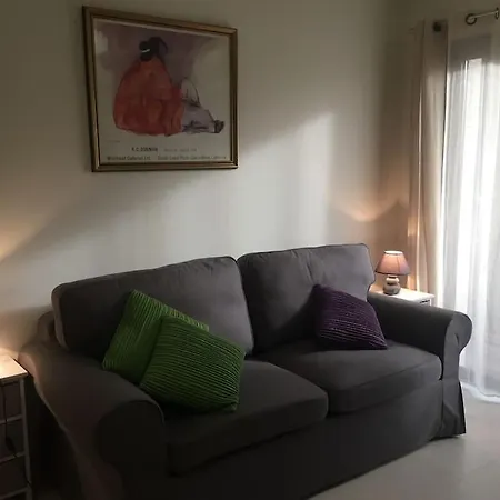 Nyaraló Louisa Lecci