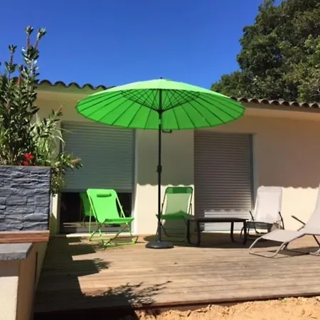 Nyaraló Louisa Lecci