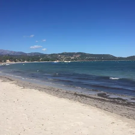 Nyaraló Louisa Lecci